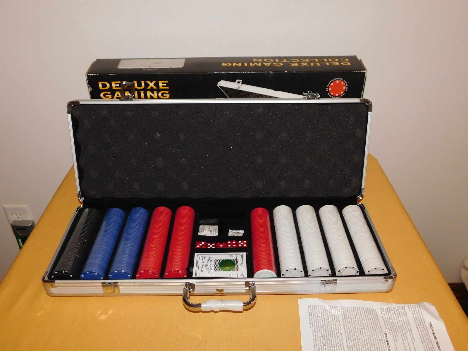 Casino Poker Aluminum Suitcase Deluxe Gaming Collection Unused