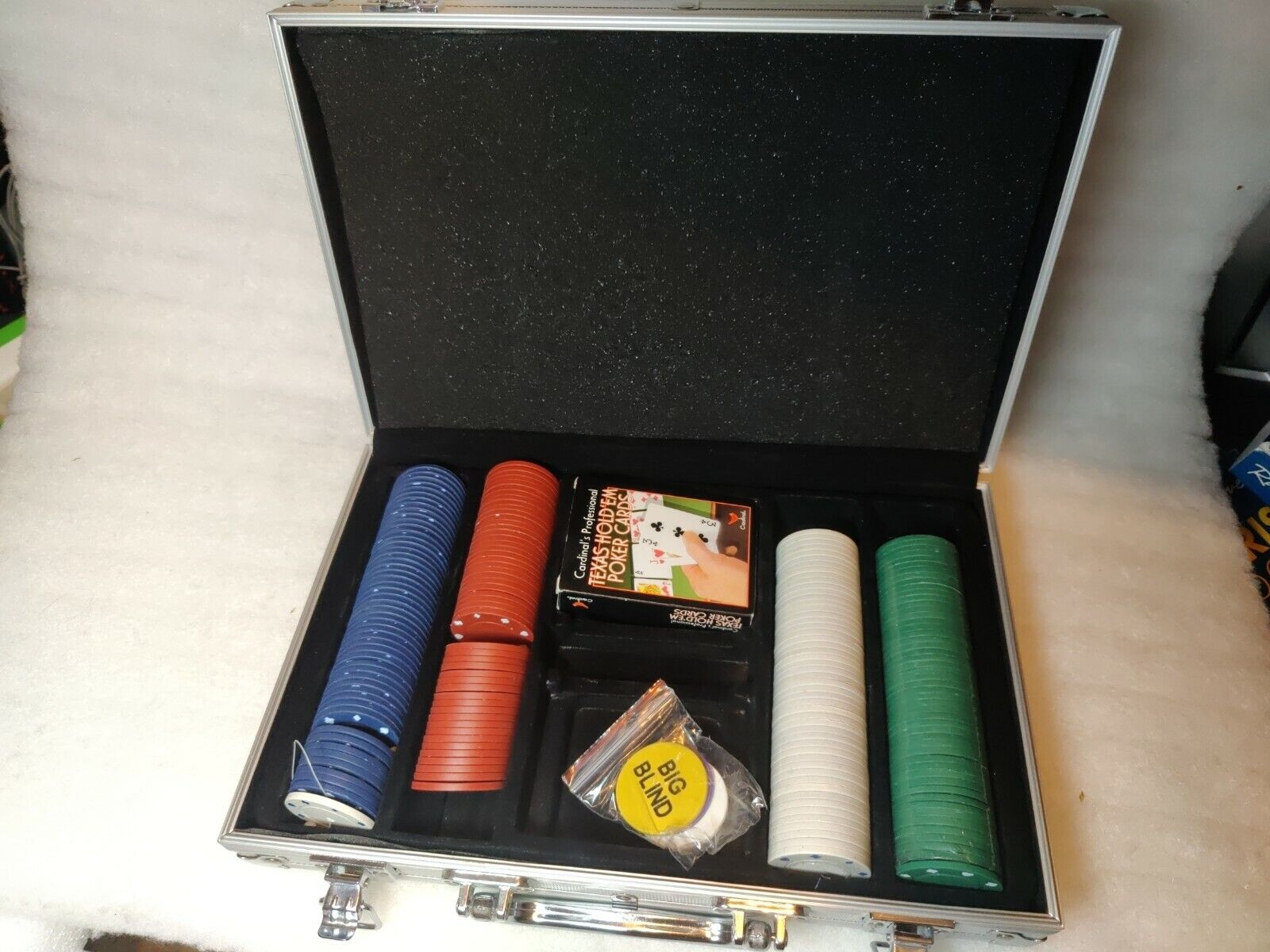 Poker Chip Set Gambling Texas Hold-em Briefcase Game